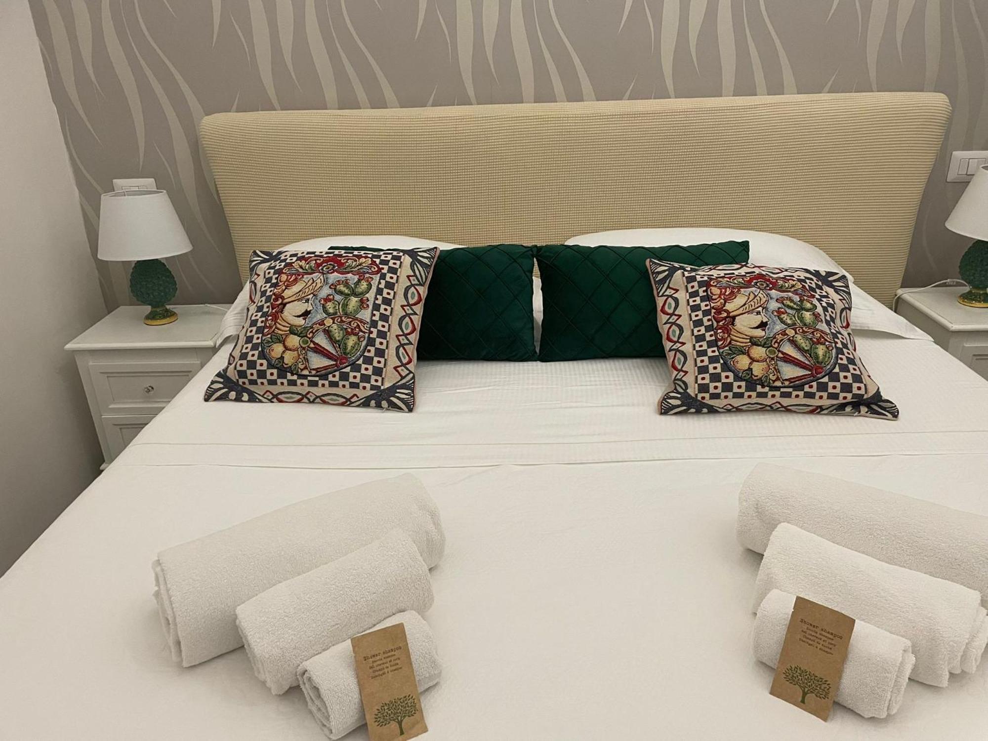 Sleep Inn Catania Rooms - Affittacamere Bagian luar foto
